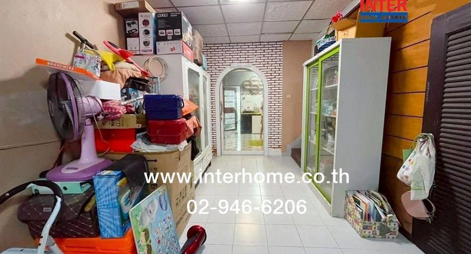 Casa adosada en venta de 3 habitaciones en Thawi Watthana, Bangkok