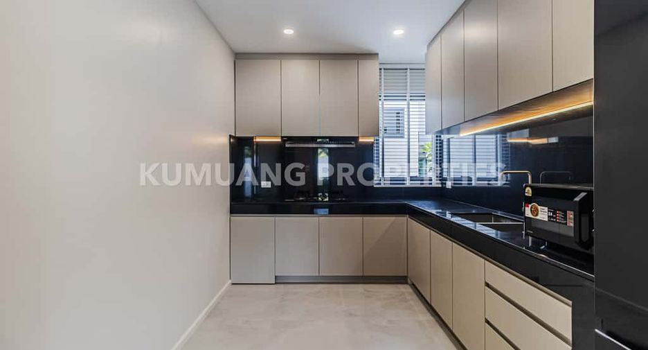 For sale 5 bedrooms house in Mueang Chiang Mai, Chiang Mai
