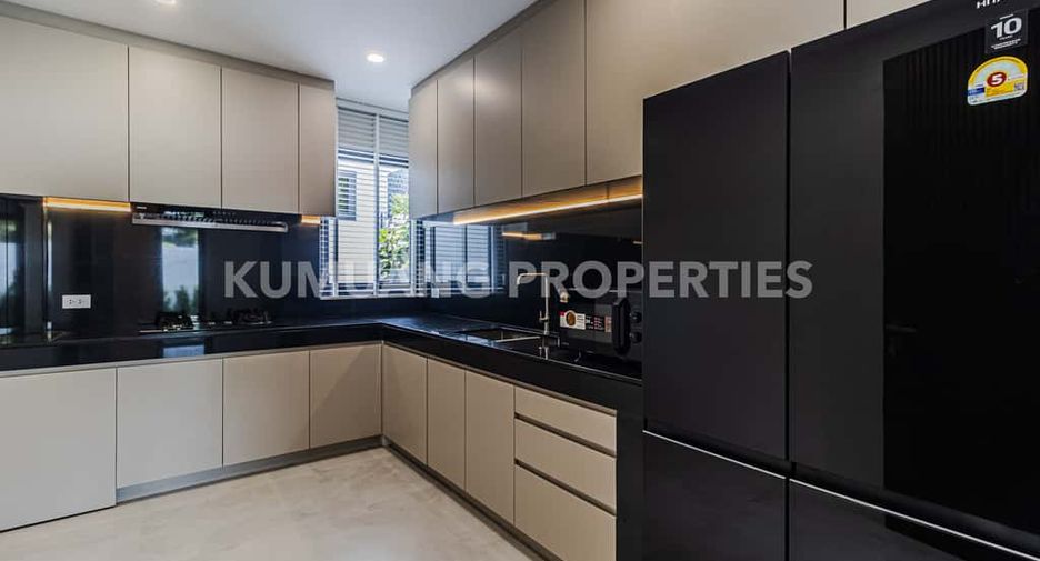 For sale 5 bedrooms house in Mueang Chiang Mai, Chiang Mai