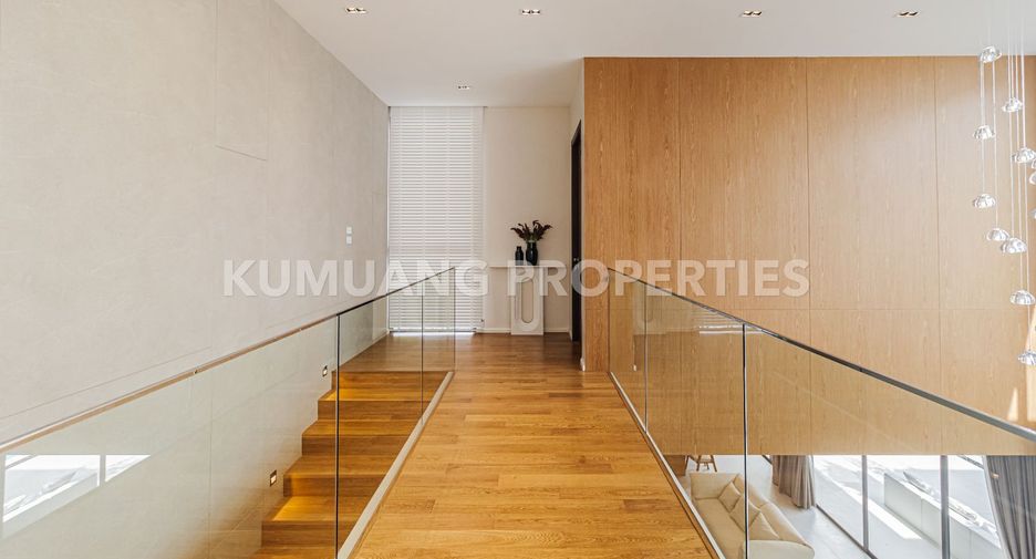 For sale 5 bedrooms house in Mueang Chiang Mai, Chiang Mai