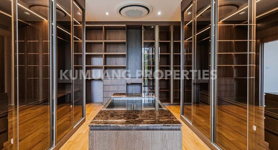 For sale 5 bedrooms house in Mueang Chiang Mai, Chiang Mai