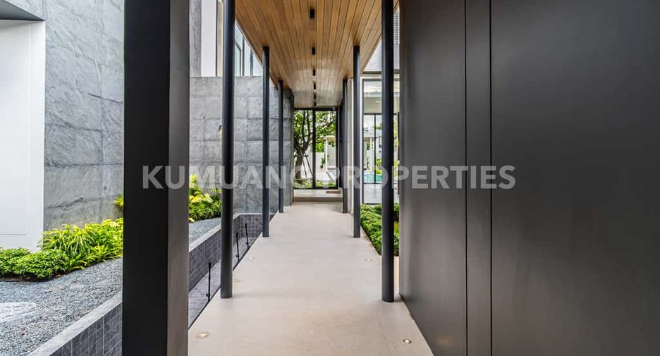 For sale 5 bedrooms house in Mueang Chiang Mai, Chiang Mai