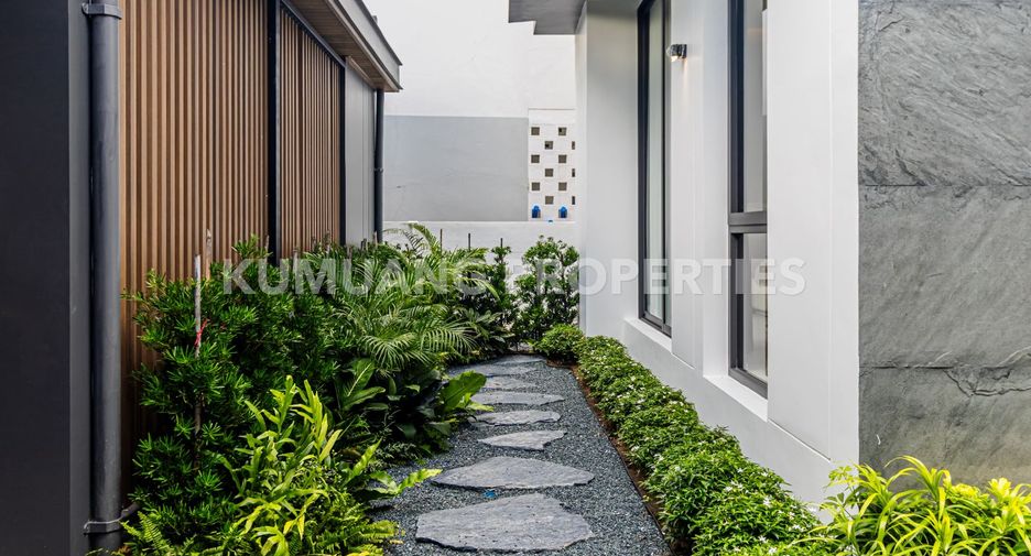 For sale 5 bedrooms house in Mueang Chiang Mai, Chiang Mai
