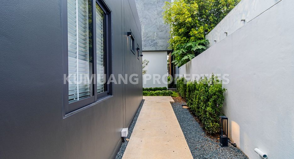 For sale 5 bedrooms house in Mueang Chiang Mai, Chiang Mai