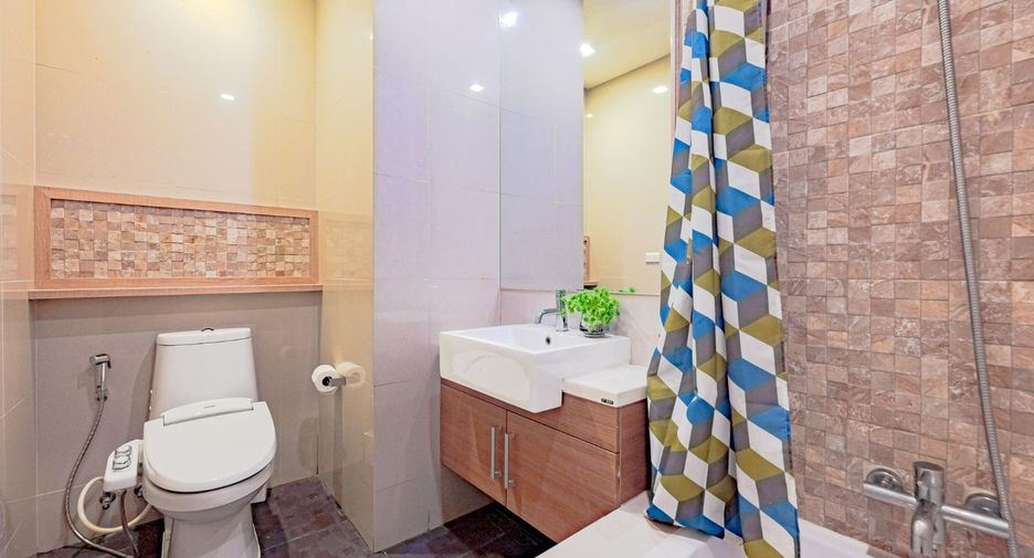 For sale 1 bed condo in Khlong Toei, Bangkok