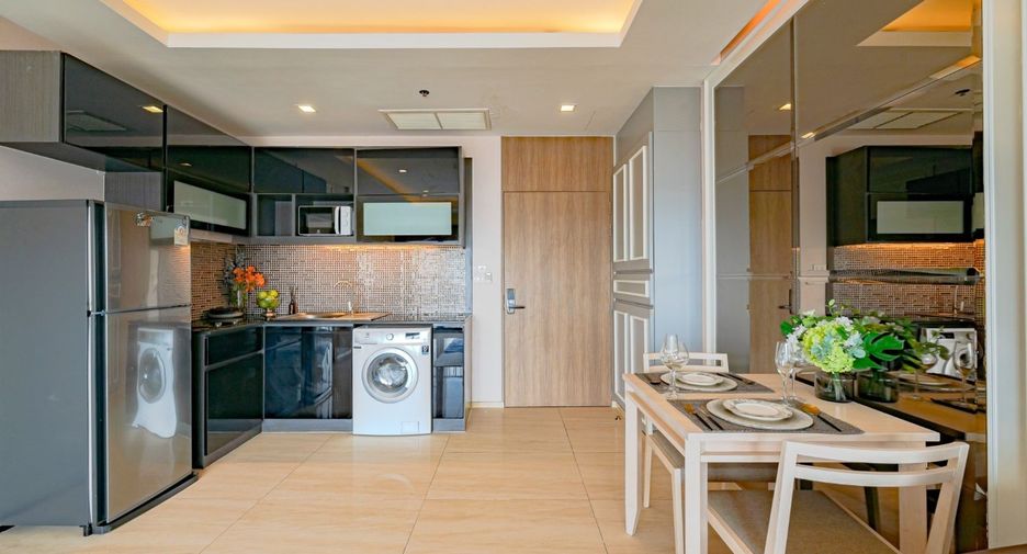For sale 1 bed condo in Khlong Toei, Bangkok