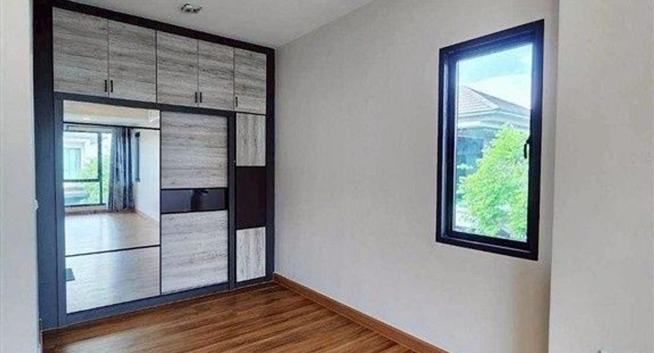 For sale 4 bedrooms house in Mueang Samut Sakhon, Samut Sakhon