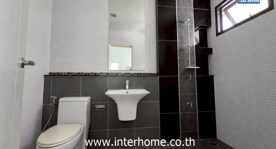 For sale 4 bedrooms house in Mueang Samut Sakhon, Samut Sakhon