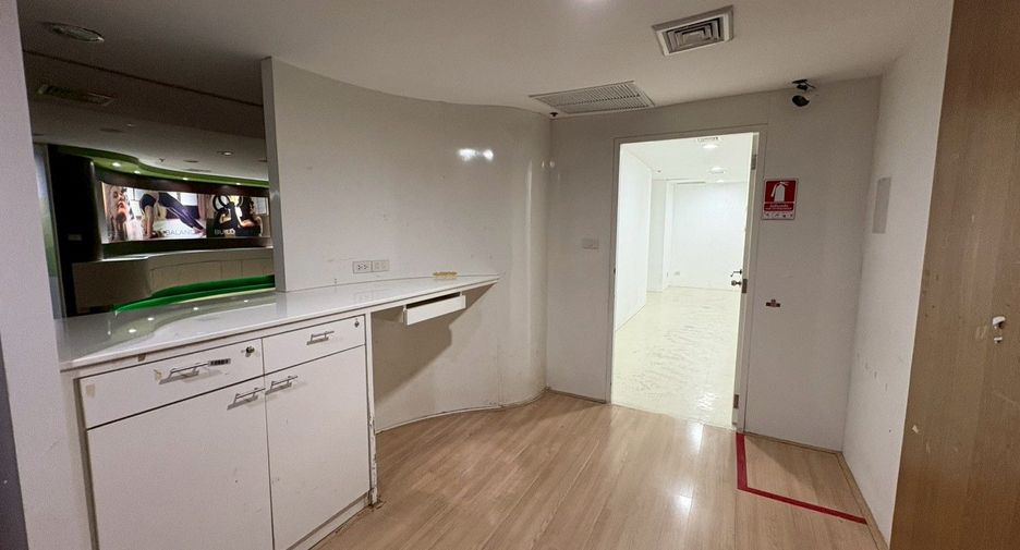 For rent office in Huai Khwang, Bangkok