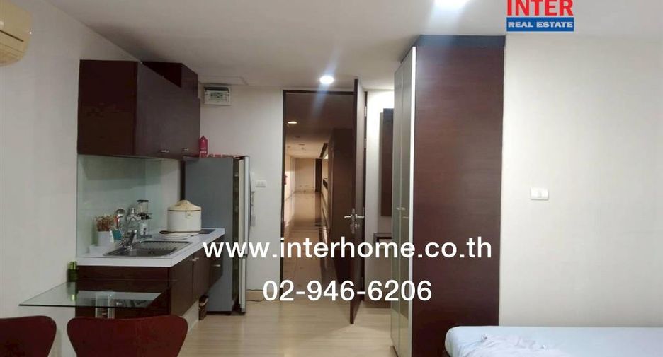 For sale 2 bedrooms condo in Wang Thonglang, Bangkok