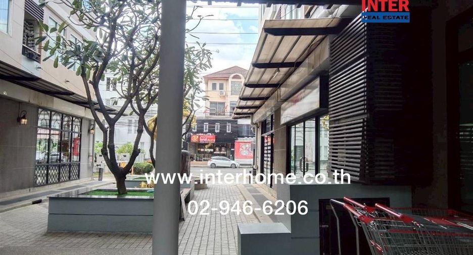 For sale 2 bedrooms condo in Wang Thonglang, Bangkok