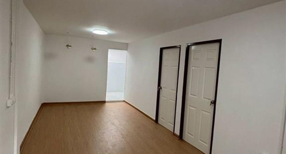 Reihenhaus zum Kauf mit 2 Zimmer in Mueang Samut Prakan, Samut Prakan