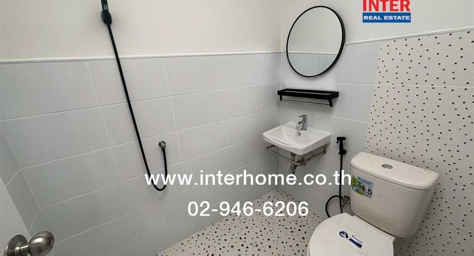 Reihenhaus zum Kauf mit 2 Zimmer in Mueang Samut Prakan, Samut Prakan