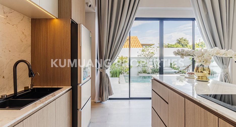 For sale 4 bedrooms house in Saraphi, Chiang Mai