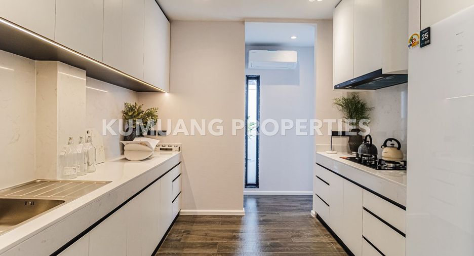 For sale 4 bedrooms house in Saraphi, Chiang Mai