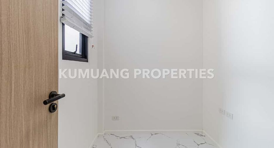 For sale 4 bedrooms house in Saraphi, Chiang Mai