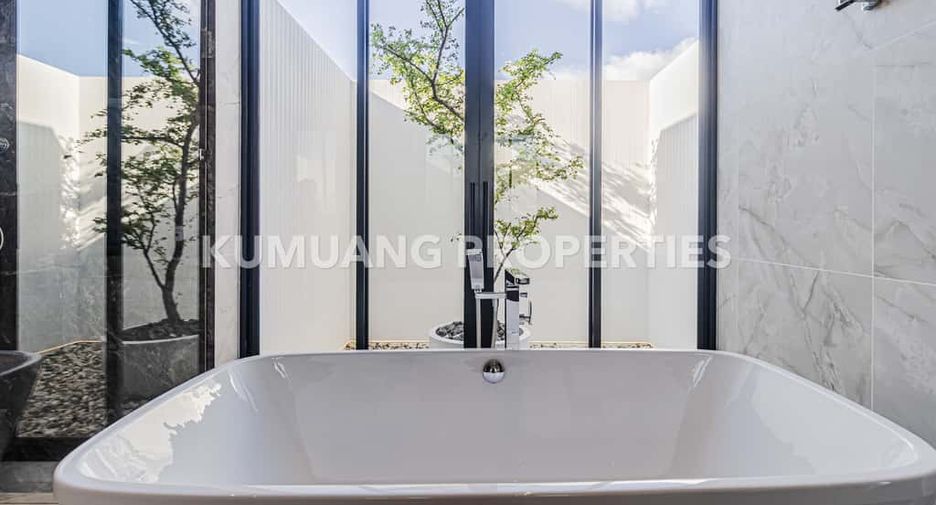 For sale 4 bedrooms house in Saraphi, Chiang Mai