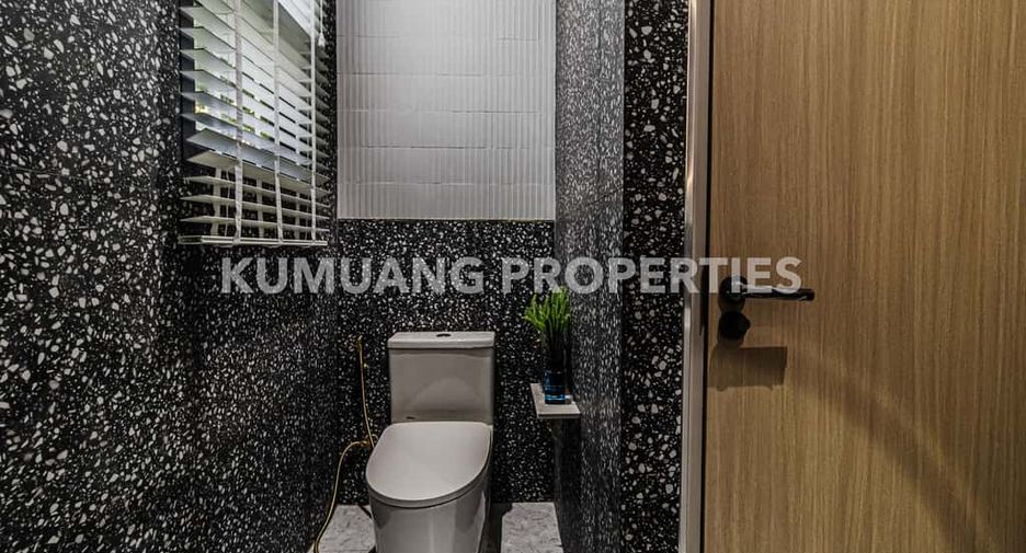 For sale 4 bedrooms house in Saraphi, Chiang Mai