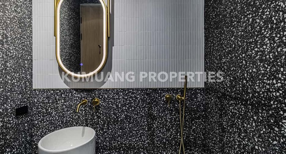 For sale 4 bedrooms house in Saraphi, Chiang Mai