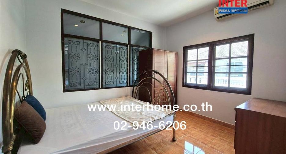 Reihenhaus zum Kauf mit 4 Zimmer in Huai Khwang, Bangkok