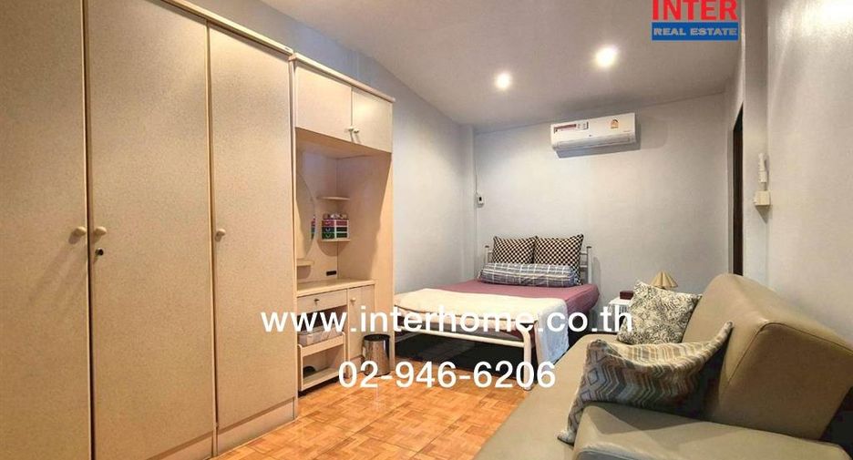Reihenhaus zum Kauf mit 4 Zimmer in Huai Khwang, Bangkok