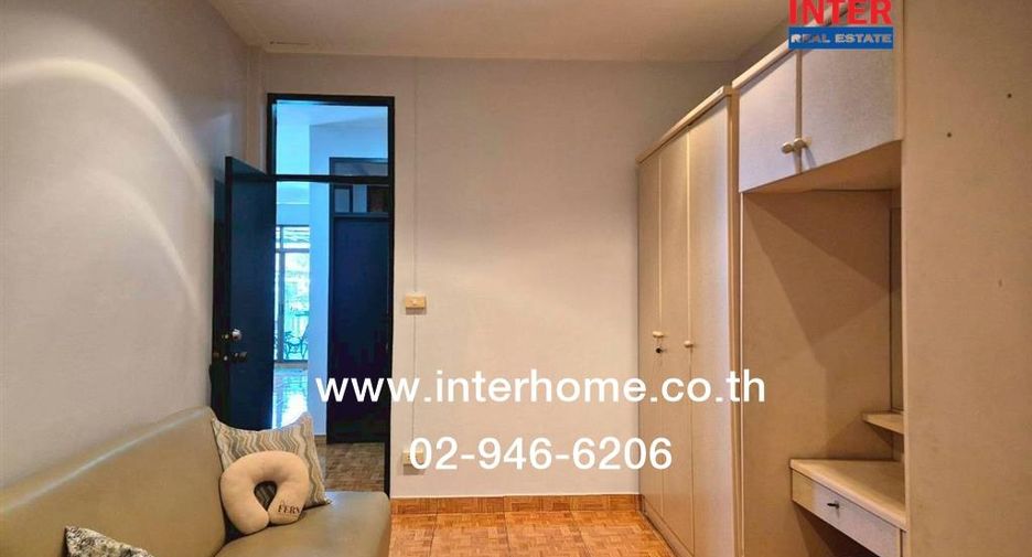 Reihenhaus zum Kauf mit 4 Zimmer in Huai Khwang, Bangkok
