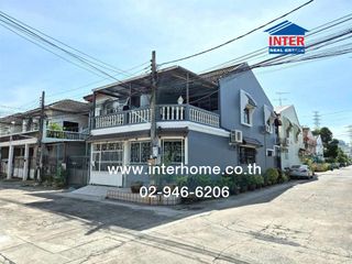 For sale 4 bedrooms townhouse in Huai Khwang, Bangkok