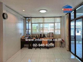 For sale 4 bedrooms townhouse in Huai Khwang, Bangkok