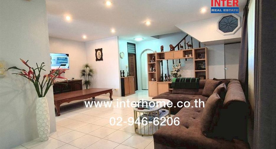 Reihenhaus zum Kauf mit 4 Zimmer in Huai Khwang, Bangkok