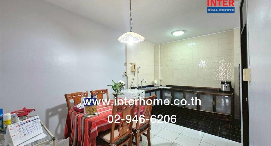 Reihenhaus zum Kauf mit 4 Zimmer in Huai Khwang, Bangkok
