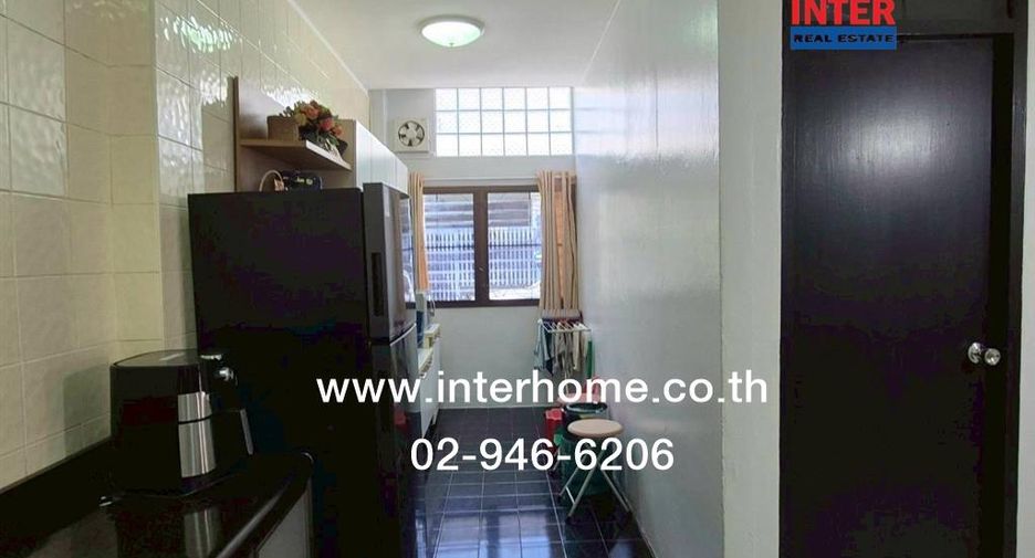 Reihenhaus zum Kauf mit 4 Zimmer in Huai Khwang, Bangkok