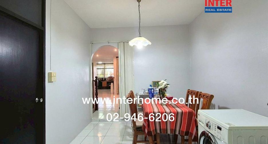 Reihenhaus zum Kauf mit 4 Zimmer in Huai Khwang, Bangkok