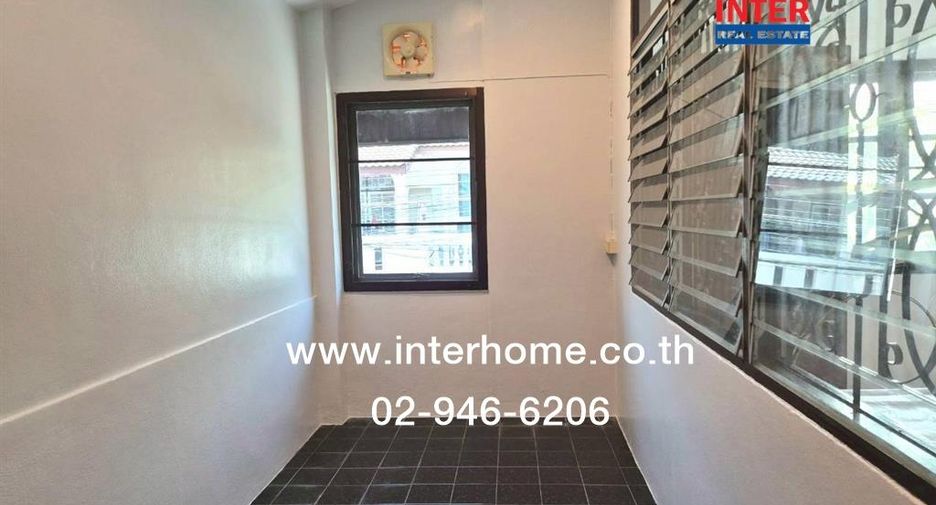 Reihenhaus zum Kauf mit 4 Zimmer in Huai Khwang, Bangkok