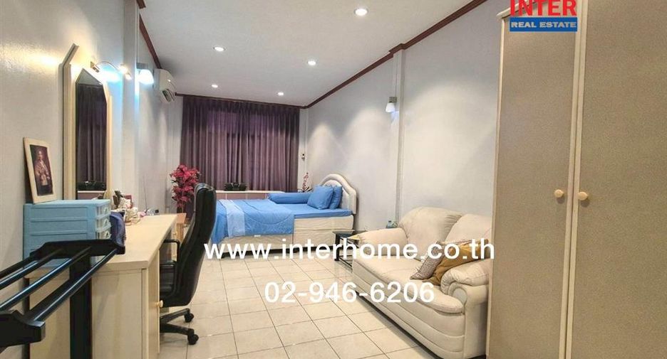 Reihenhaus zum Kauf mit 4 Zimmer in Huai Khwang, Bangkok