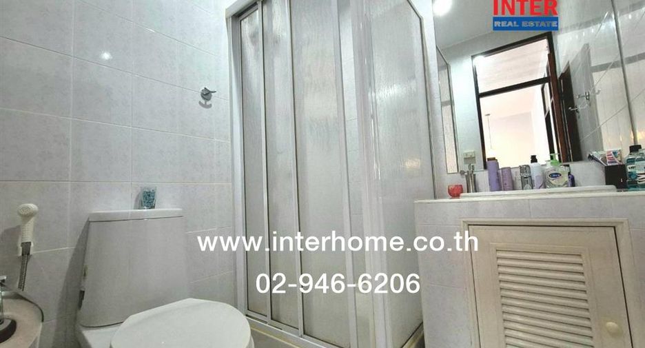 Reihenhaus zum Kauf mit 4 Zimmer in Huai Khwang, Bangkok