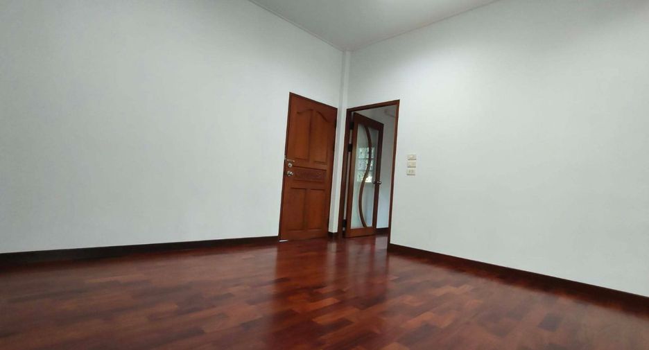 For sale 2 bedrooms house in Lat Phrao, Bangkok