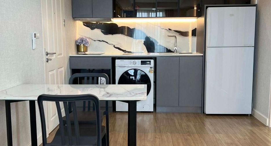 For rent 2 bedrooms condo in Din Daeng, Bangkok