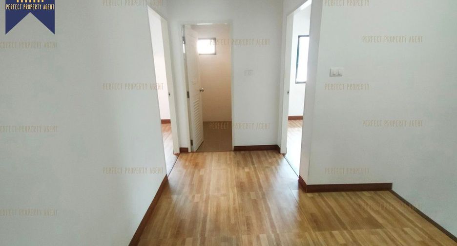 For sale 5 bedrooms house in Lat Krabang, Bangkok