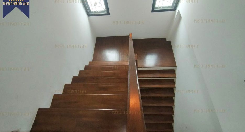 For sale 5 bedrooms house in Lat Krabang, Bangkok