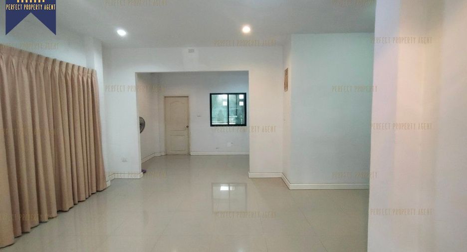 For sale 5 bedrooms house in Lat Krabang, Bangkok