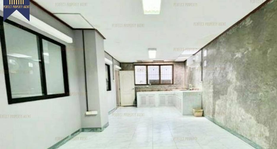 For sale 5 bedrooms house in Lat Krabang, Bangkok