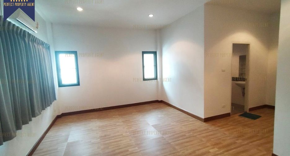 For sale 5 bedrooms house in Lat Krabang, Bangkok