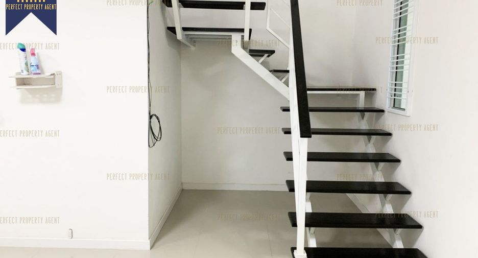 Casa adosada en venta de 3 habitaciones en Bang Phli, Samut Prakan