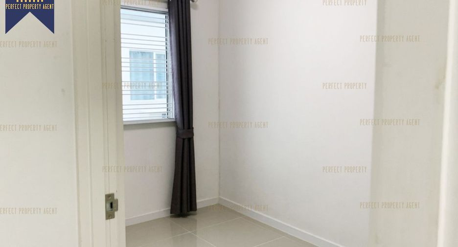 Casa adosada en venta de 3 habitaciones en Bang Phli, Samut Prakan