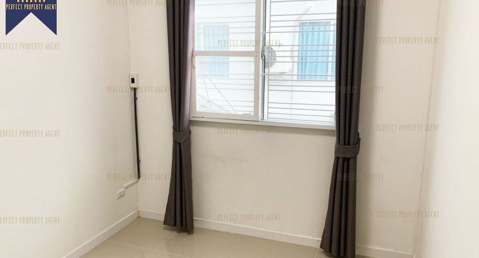 Casa adosada en venta de 3 habitaciones en Bang Phli, Samut Prakan