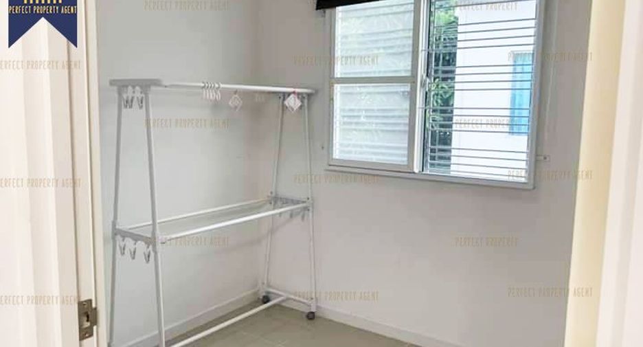 Casa adosada en venta de 3 habitaciones en Bang Phli, Samut Prakan