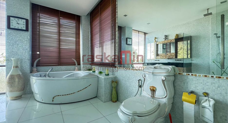 For sale 3 bedrooms condo in Bang Lamung, Chonburi