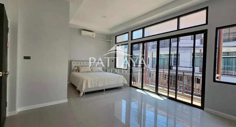 出租 和 出售 4 卧室 独立屋 在 Bang Lamung, Chon Buri
