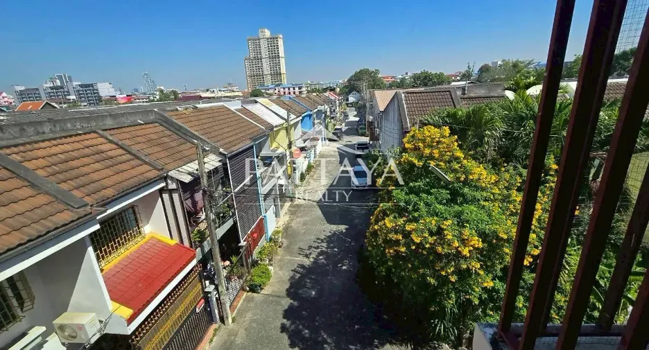 出租 和 出售 4 卧室 独立屋 在 Bang Lamung, Chon Buri