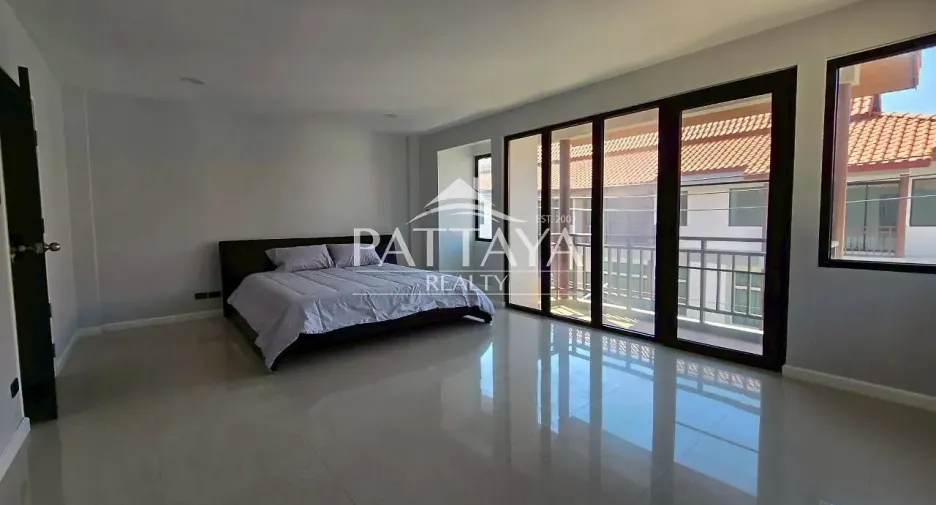 出租 和 出售 4 卧室 独立屋 在 Bang Lamung, Chon Buri